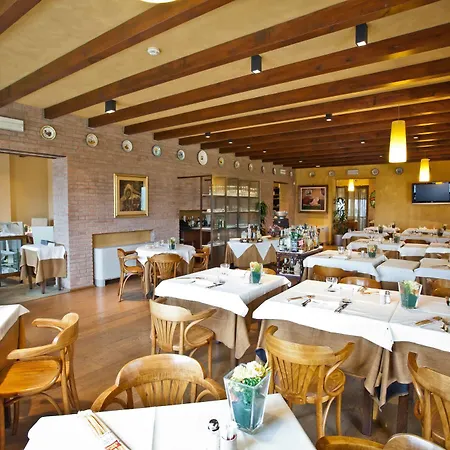 Hotel Real Fini Baia Del Re San Donnino della Nizzola